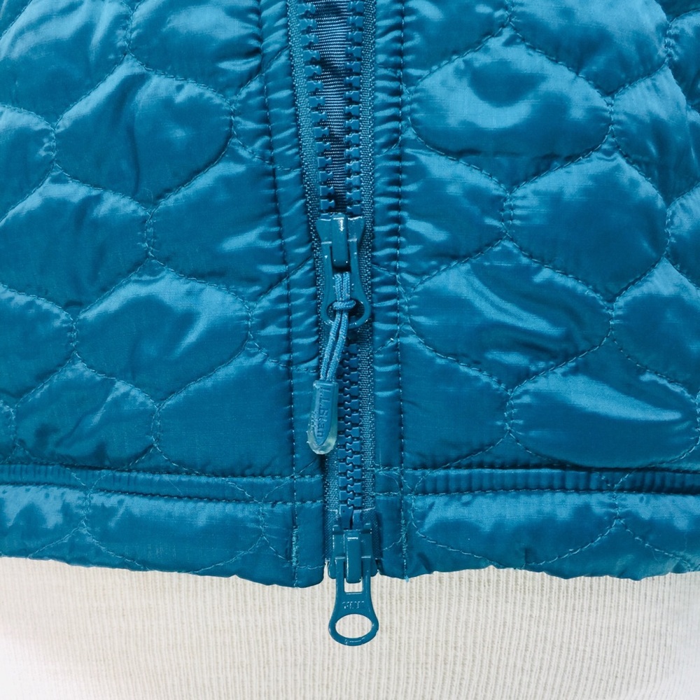 L.L. Bean Quilted Thinsulate Zip Up Puffer Medium - Picture 3 of 8